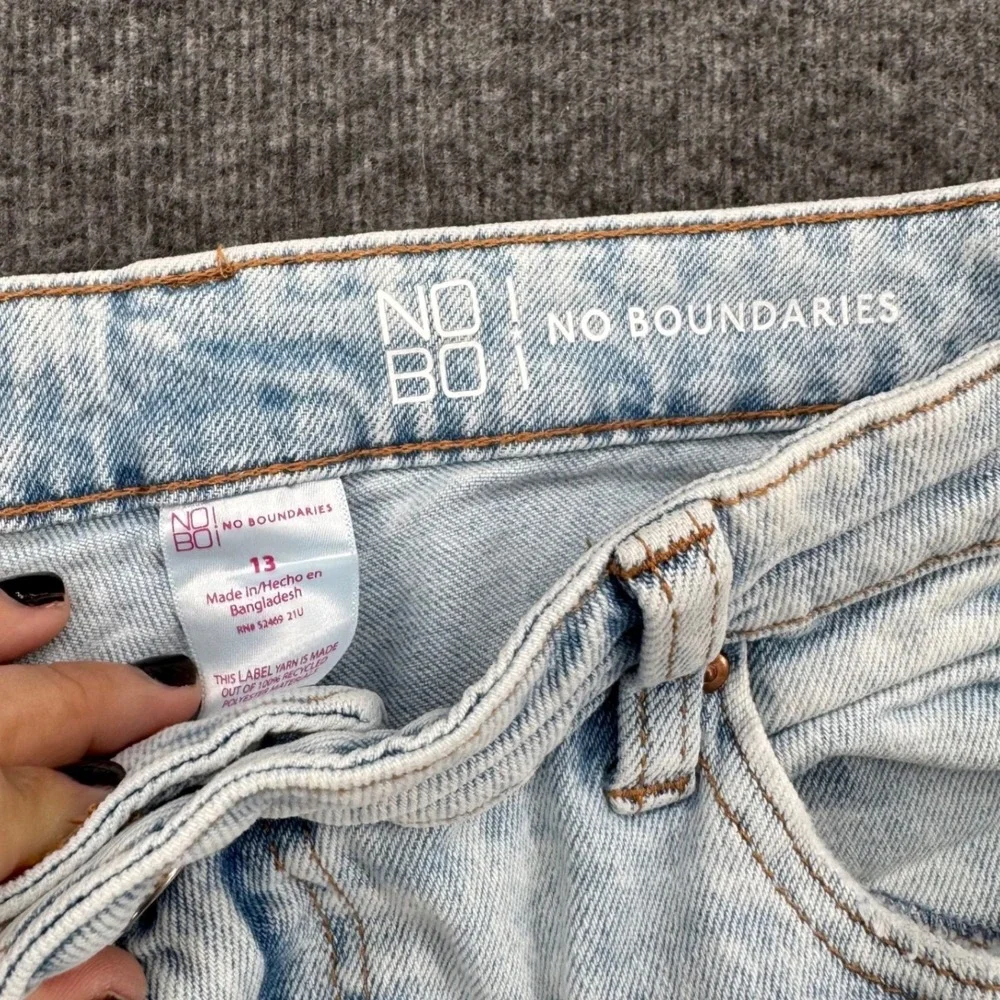 No Boundaries Womens 13 Light Wash Distressed Ripped Knee High Rise Skinny Jeans